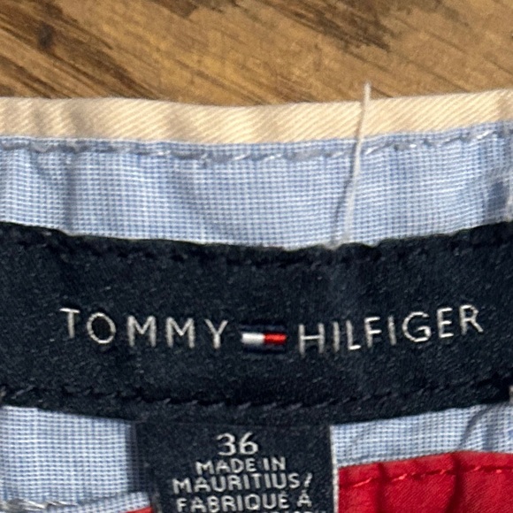 Tommy Hilfiger shorts Size 36 - Picture 3 of 4